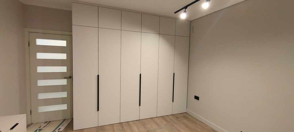 Распашной шкаф на заказ в Минске Согинлюкс-46